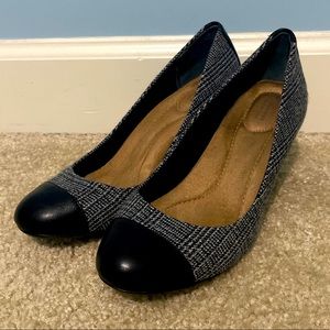 Giani Bernini White And Black Size 8 Heels